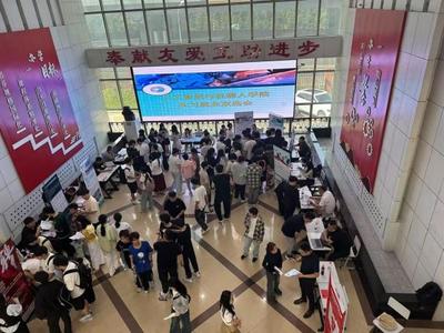 人工智能與機(jī)器人學(xué)院成功舉辦2025年實(shí)習(xí)就業(yè)雙選會(huì)，攜手電子與網(wǎng)絡(luò)科技企業(yè)共筑未來人才高地